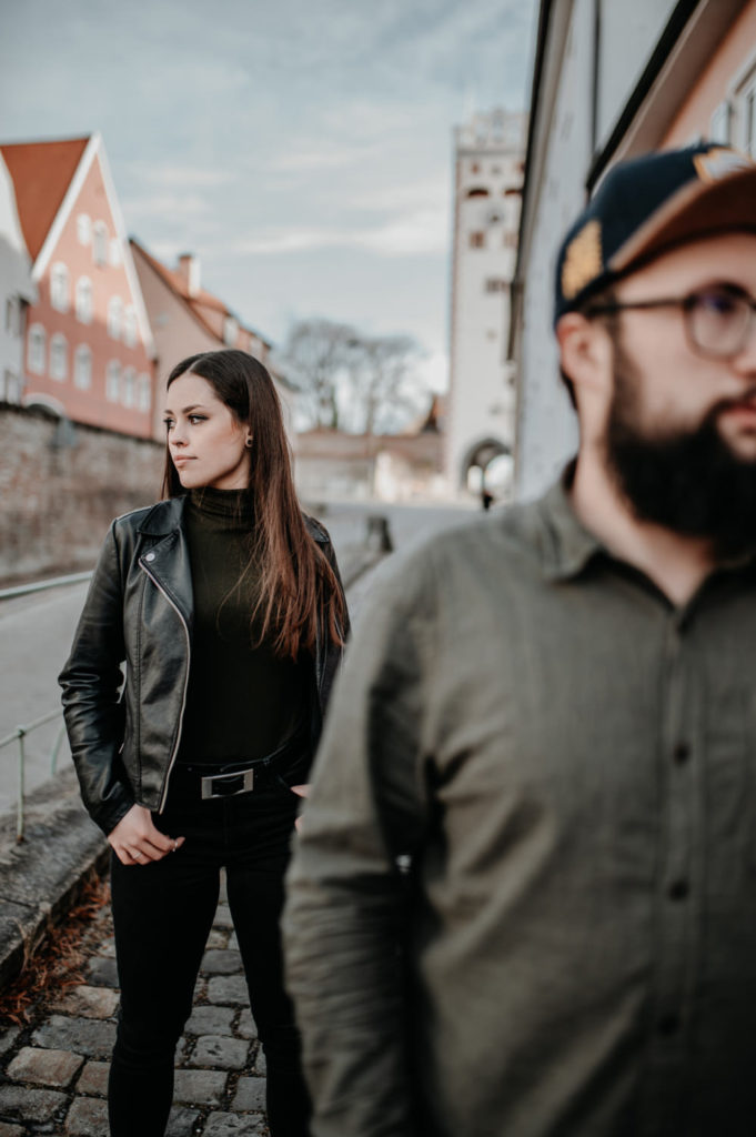 Frontale Aufnahme von einem Paar | Paarbilder in Landsberg | Fotografin im Raum FFB Landsberg Ammersee München