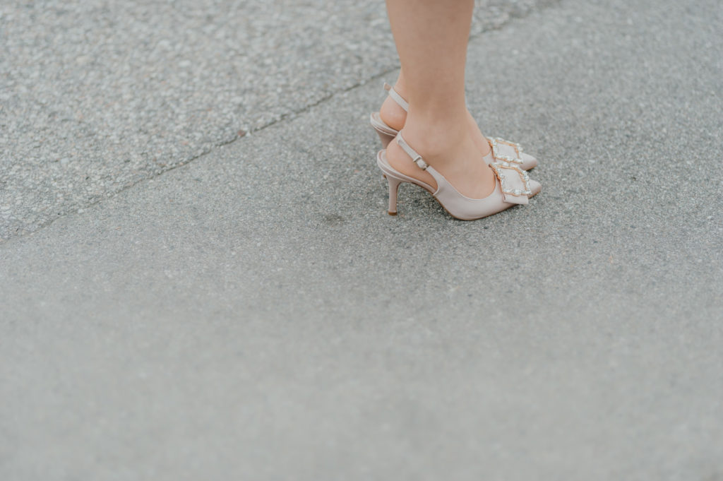 Detailaufnahme der Brautschuhe | Hochzeitsbilder im Landkreis Fürstenfeldbruck Ammersee Landsberg München