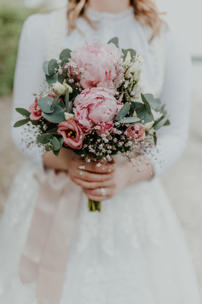 Detailbild Vintage Brautstrauß mit Pfingstrosen | Fotografin in Landsberg am Ammersee Fürstenfeldbruck München