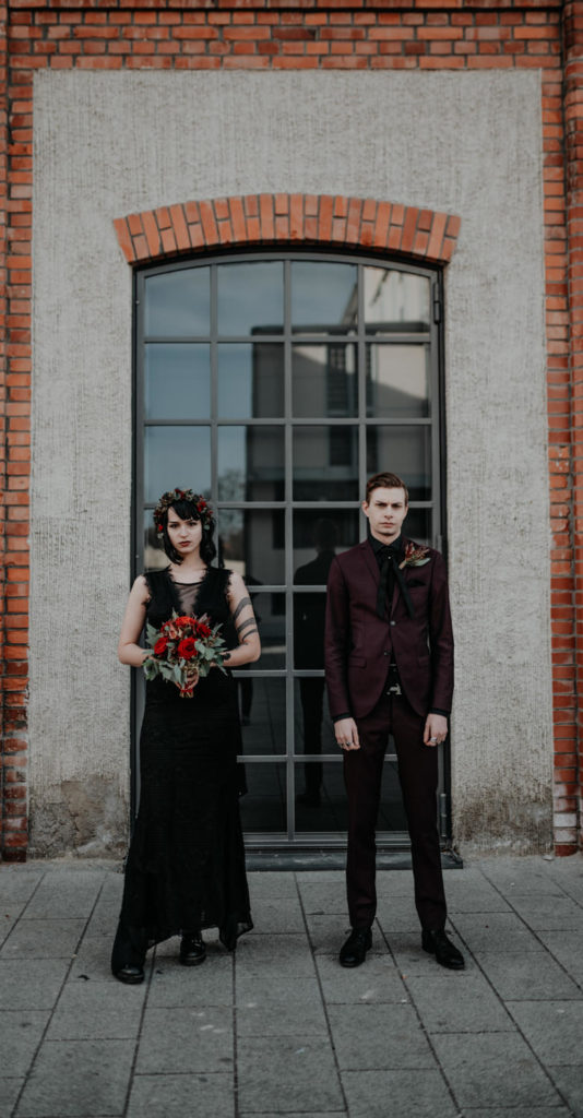 Ganzkörperbild eines Brautpaares am Hochzeitstag | Fotografin in Landsberg am Ammersee Fürstenfeldbruck München