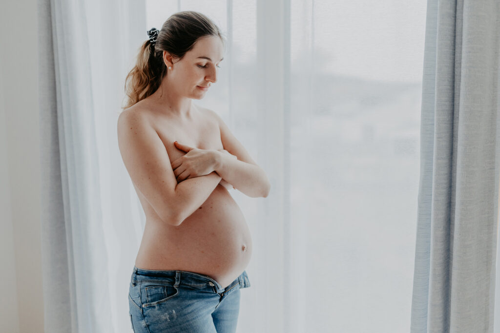 Natürliche Babybauch und Familienfotografie