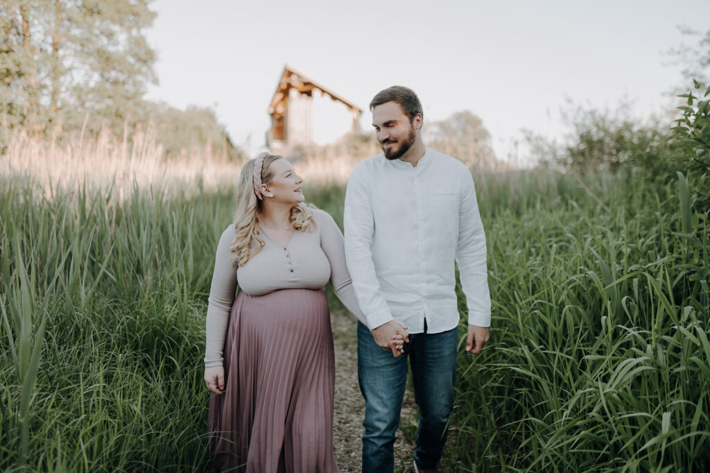 Natürliche Babybauch und Familienfotografie