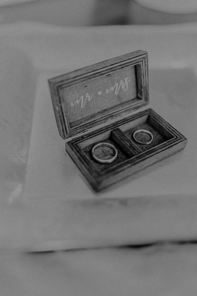 Brautpaar während der Trauung im Standesamt Füstenfeldbruck