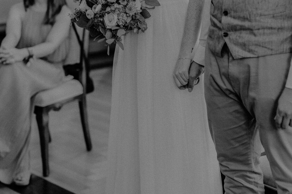 Brautpaar während der Trauung im Standesamt Füstenfeldbruck