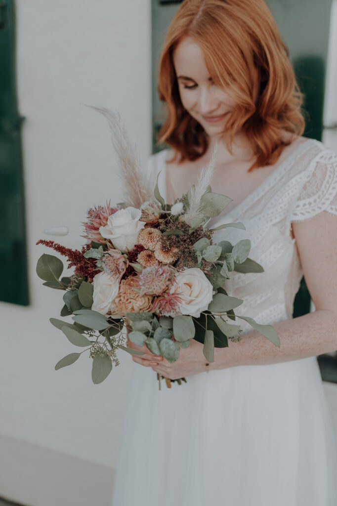 Braut mit Brautstrauß