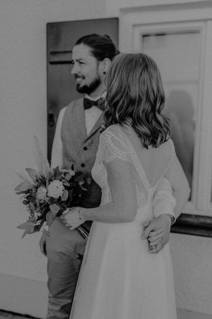 Schwarzweiß Aufnahme Brautpaar