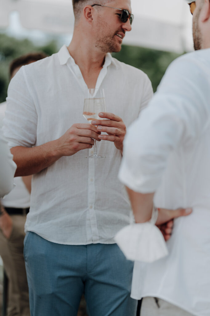 Gäste der Gartenparty