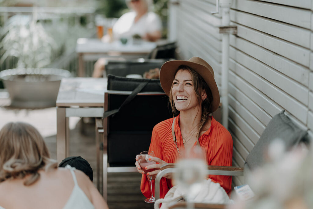 Gäste der Gartenparty