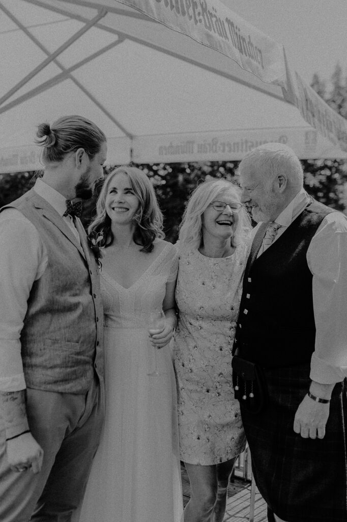 Gäste der Gartenparty