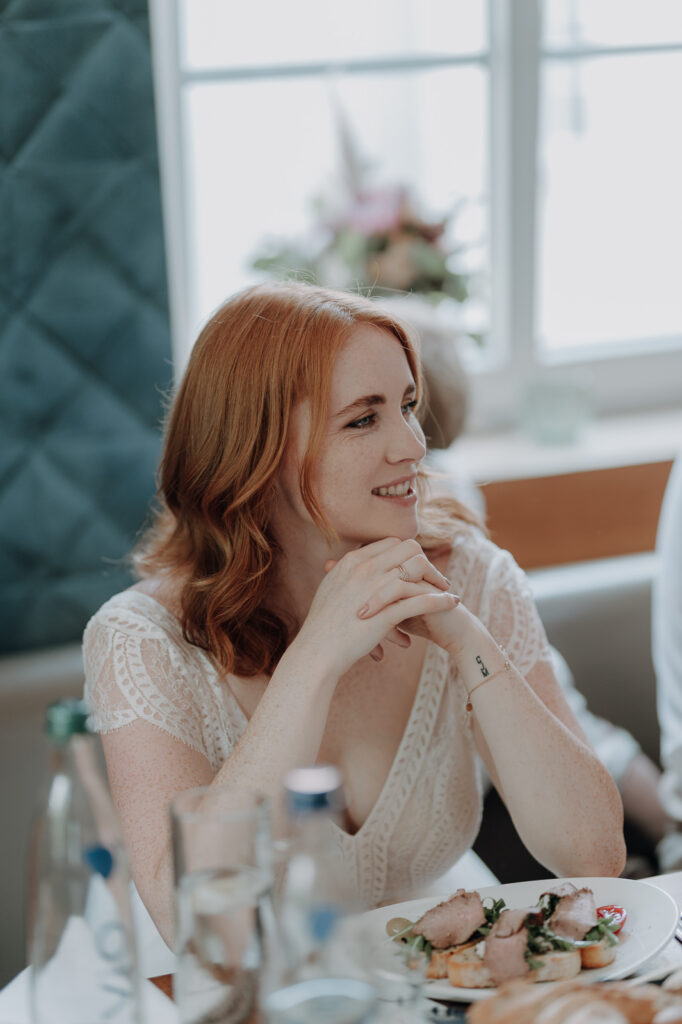 Gäste der Gartenparty