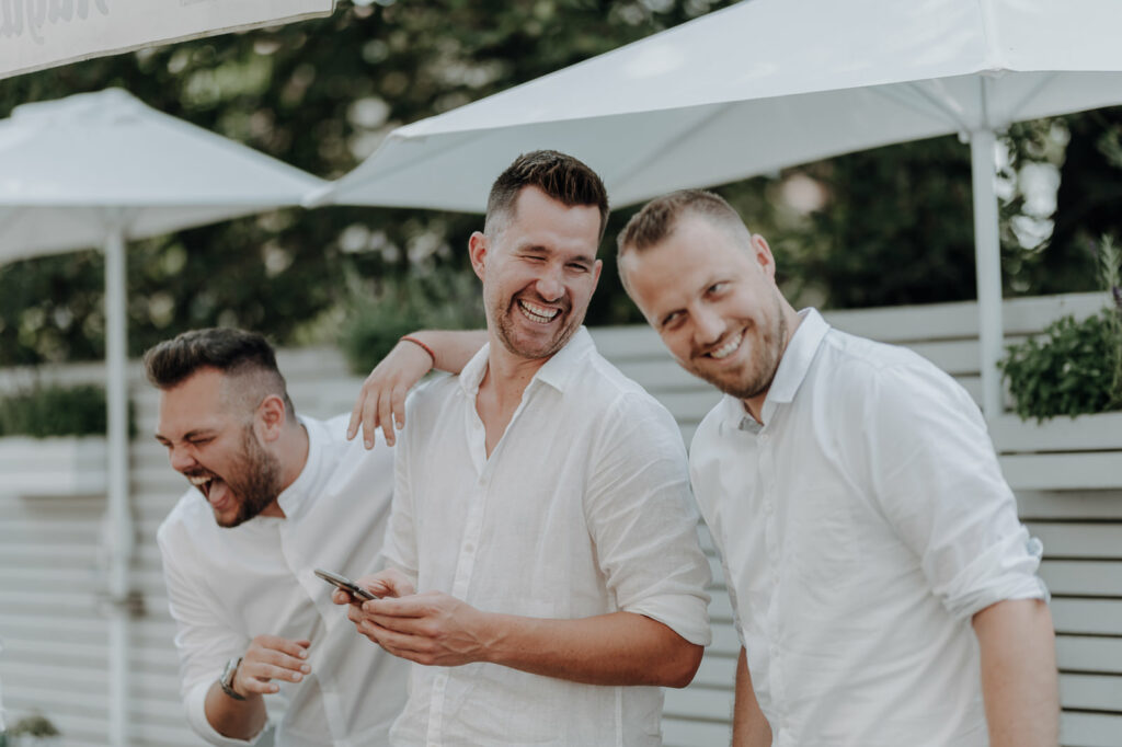 Gäste der Gartenparty