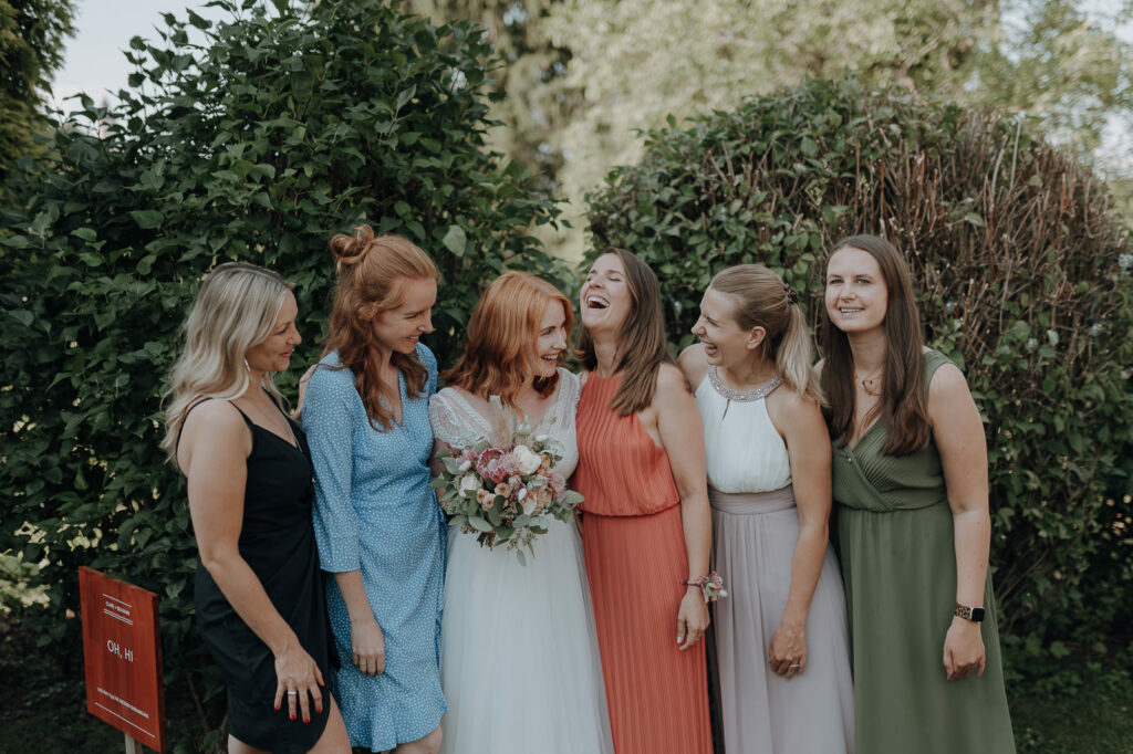 Braut mit Brautjungfern