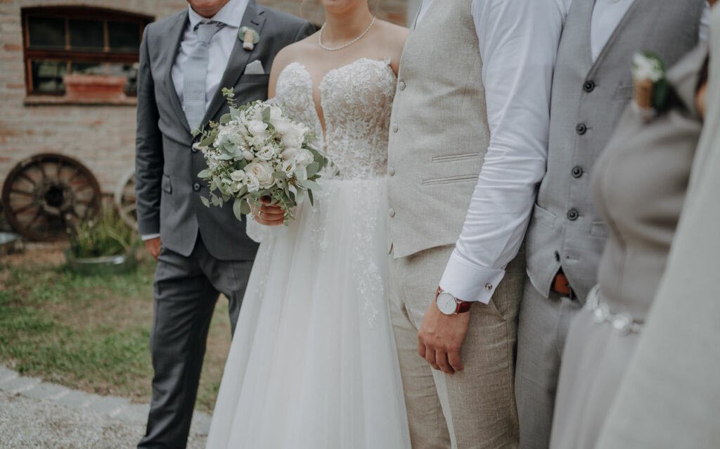 Familienfotos mit dem Brautpaar