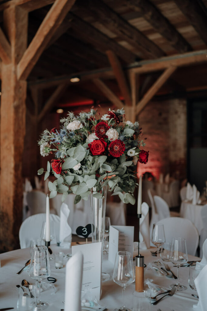 Detailaufnahmen der Hochzeitsdekoration im Veranstaltungsforum Fürstenfeld