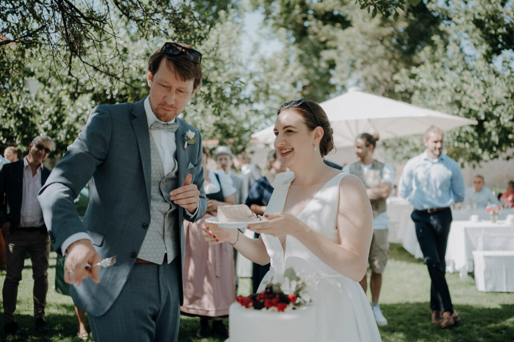 Anschnitt der Hochzeitstorte