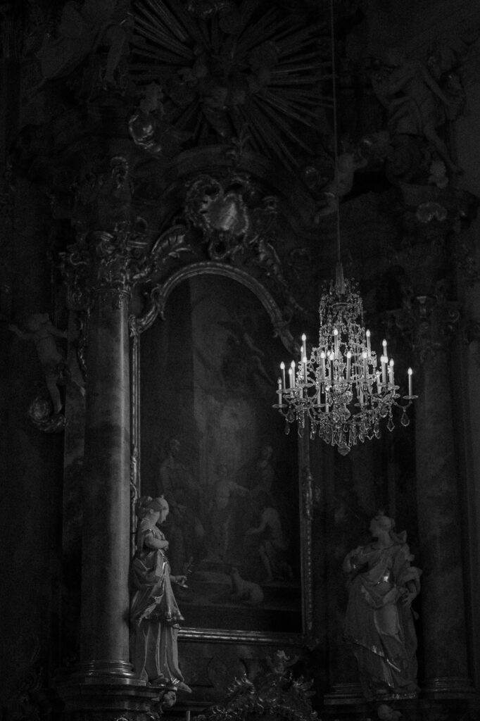 Hochzeitsbilder an und vor der Klosterkirche Fürstenfeldbruck.