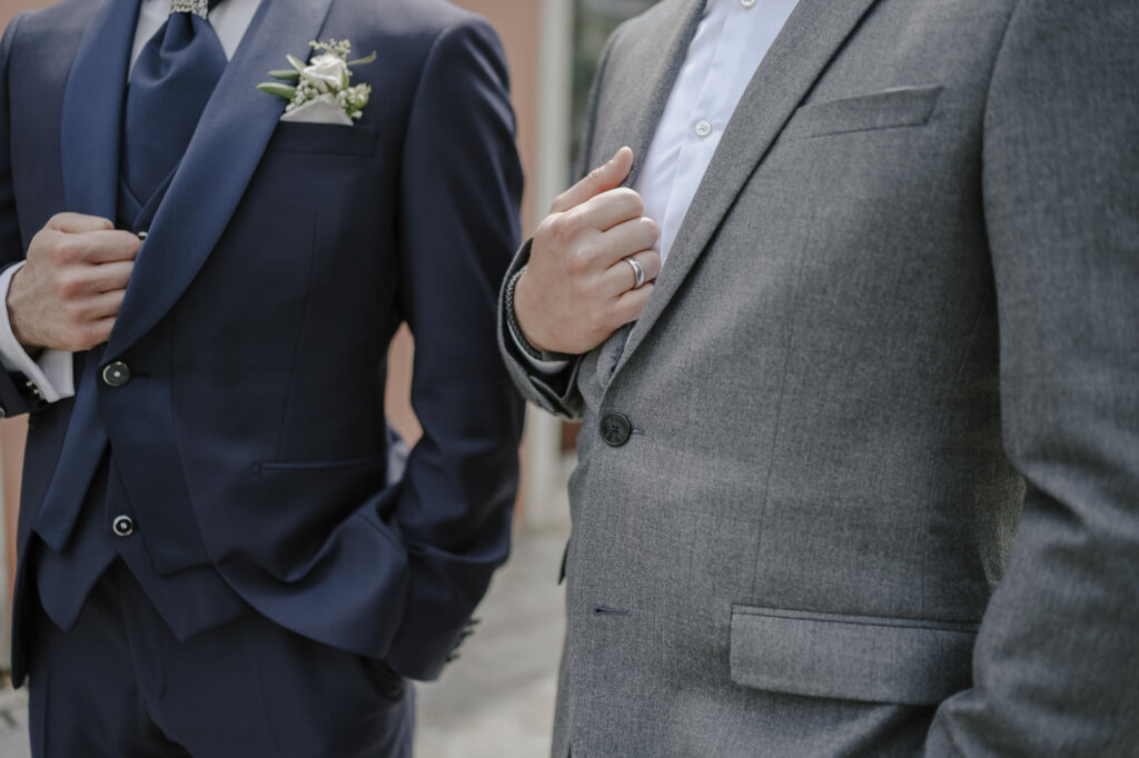 Hochzeitsfeier in der Erdinger Innenstadt. Portraitaufnahmen des Paares in der Stadt und während der Trauung.