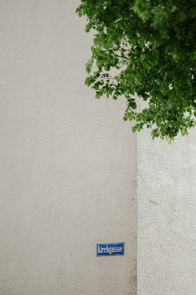 Hochzeitsfeier in der Erdinger Innenstadt. Portraitaufnahmen des Paares in der Stadt und während der Trauung.