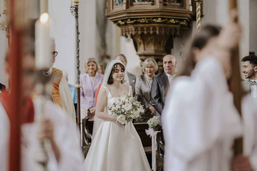 Hochzeitsfeier in der Erdinger Innenstadt. Portraitaufnahmen des Paares in der Stadt und während der Trauung.