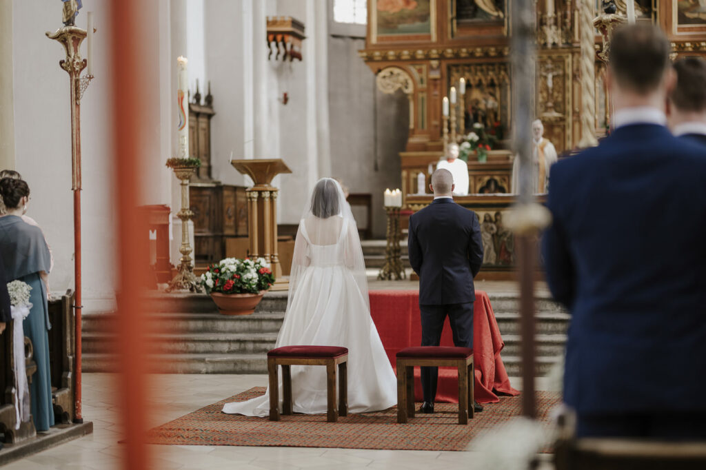 Hochzeitsfeier in der Erdinger Innenstadt. Portraitaufnahmen des Paares in der Stadt und während der Trauung.