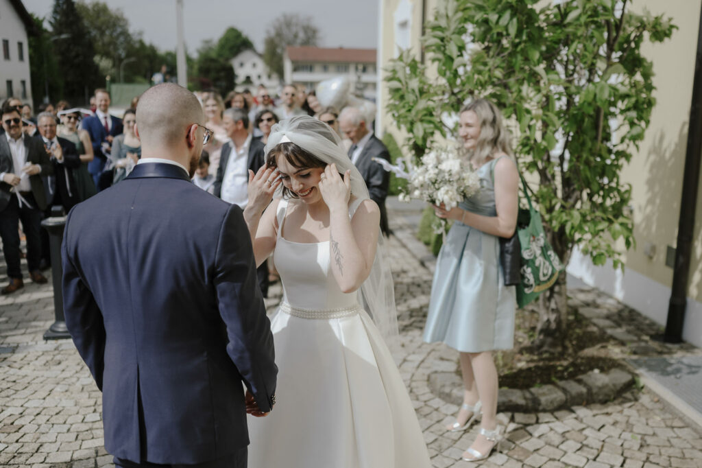 Hochzeitsfeier in der Erdinger Innenstadt. Portraitaufnahmen des Paares in der Stadt und während der Trauung.