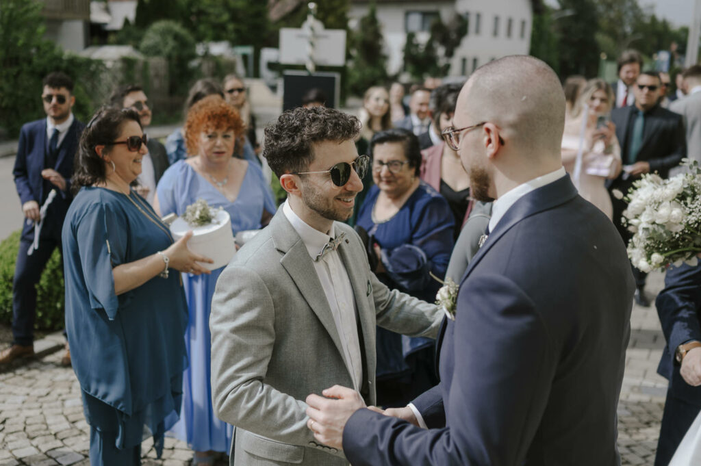 Hochzeitsfeier in der Erdinger Innenstadt. Portraitaufnahmen des Paares in der Stadt und während der Trauung.