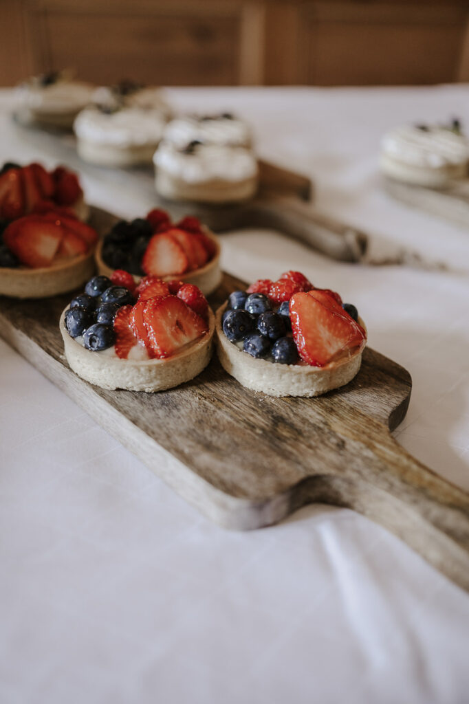 Hochzeitsfeier in der Erdinger Innenstadt. Portraitaufnahmen des Paares in der Stadt und während der Trauung.