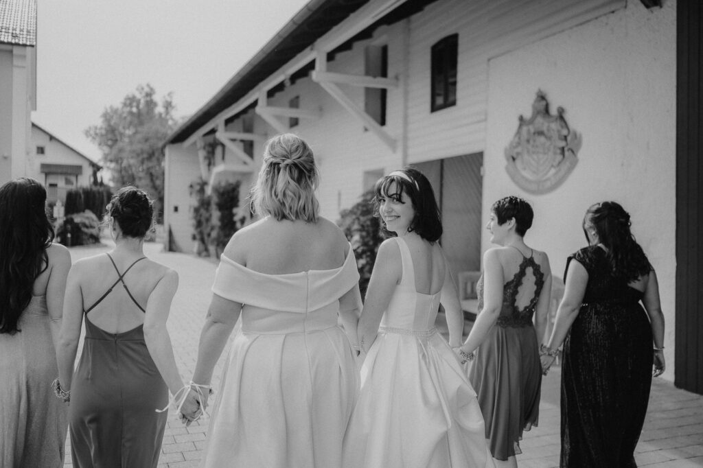 Hochzeitsfeier in der Erdinger Innenstadt. Portraitaufnahmen des Paares in der Stadt und während der Trauung.