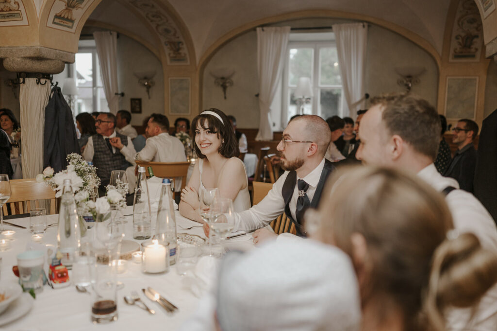 Hochzeitsfeier in der Erdinger Innenstadt. Portraitaufnahmen des Paares in der Stadt und während der Trauung.